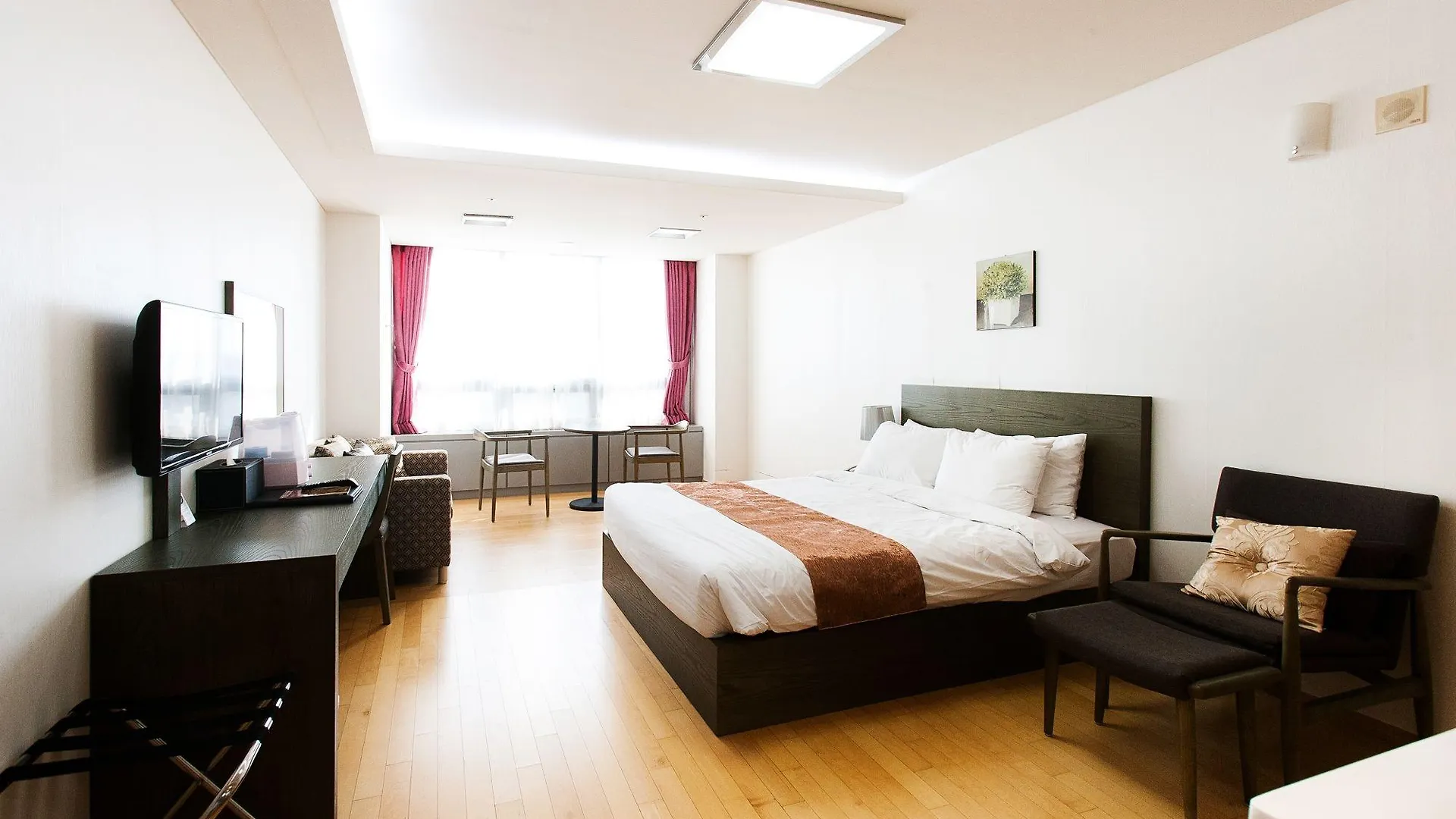 Hotel Hu Incheon Airport 4*,