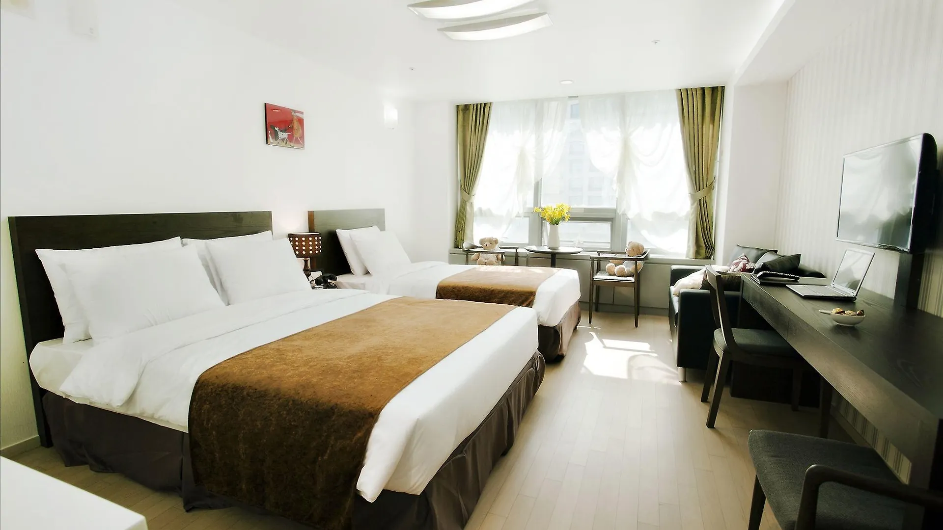 Hotel Hu Incheon Airport 4*,