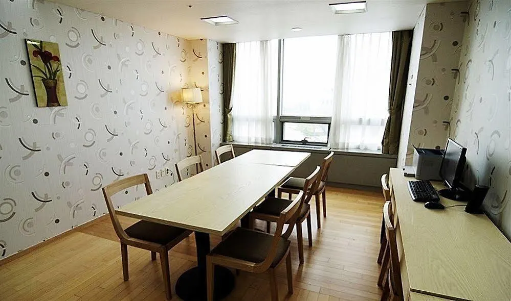 Hotel Hu Incheon Airport 4*,